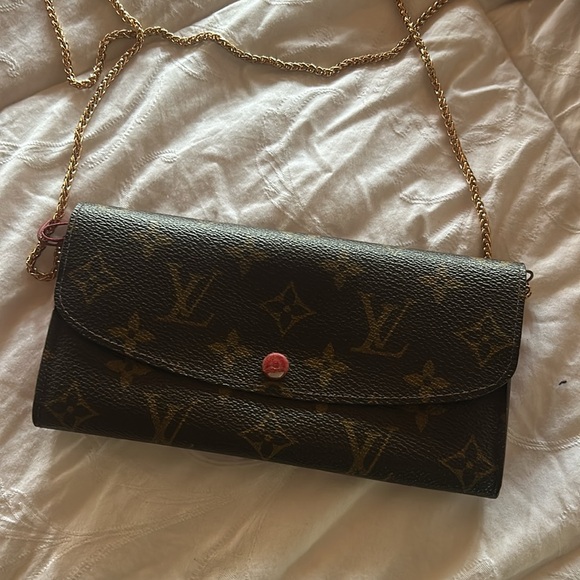 $1200 Authentic LOUIS VUITTON Wallet - Picture 2 of 7